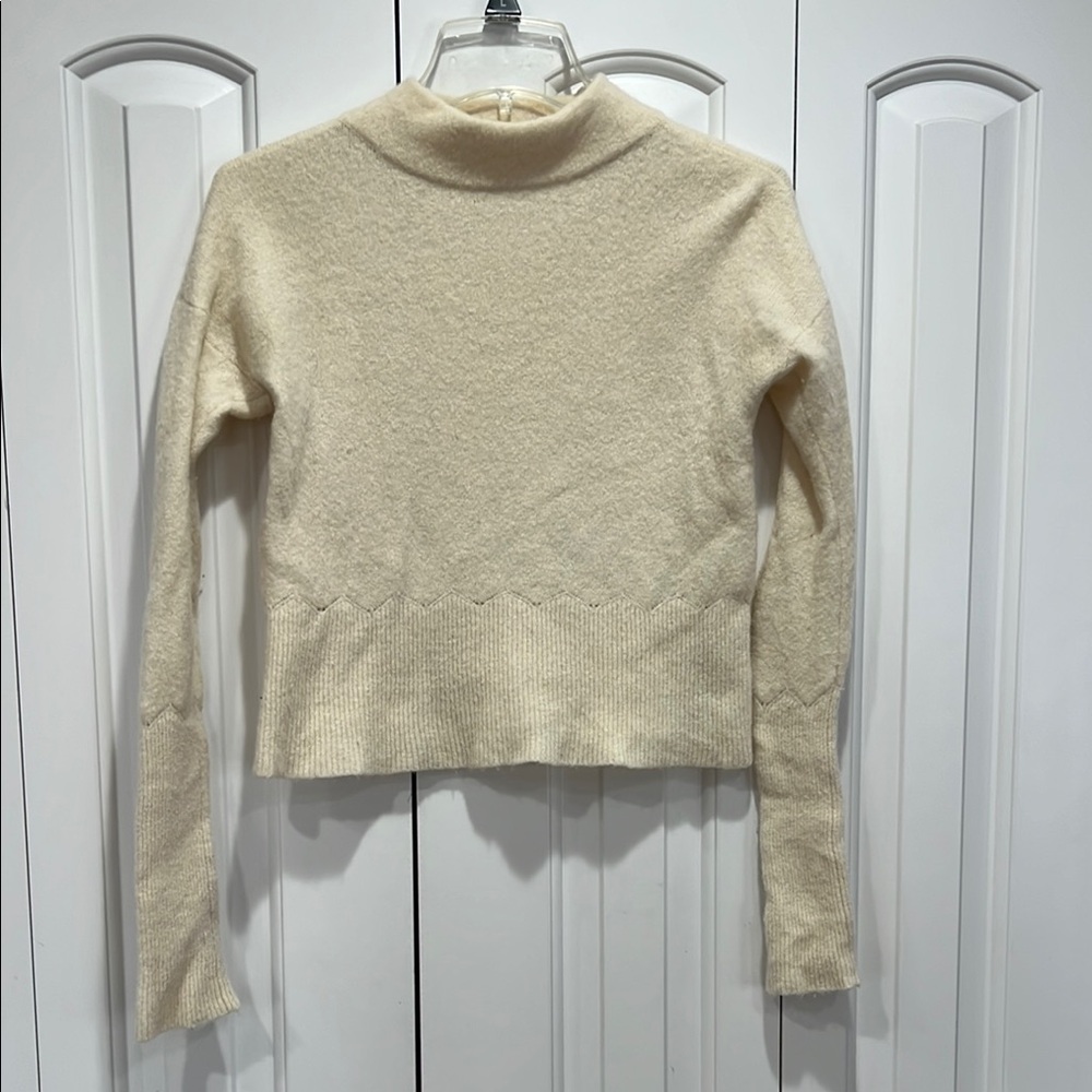 Vineyard Vines Women’s Cozy Cream Turtleneck Sweater- Size XXS